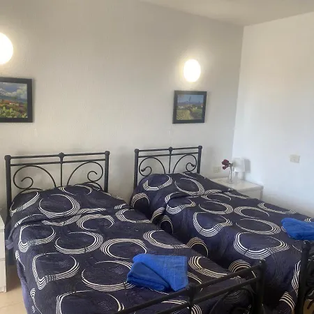 Lovely 2 Bed 7a3, Victoria Court 1, Cristianos,tenerife Apartment *